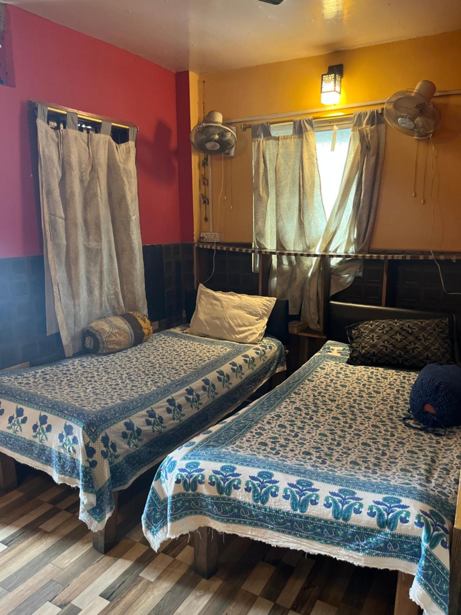 Calcutta Backpackers Appartamento Esterno foto
